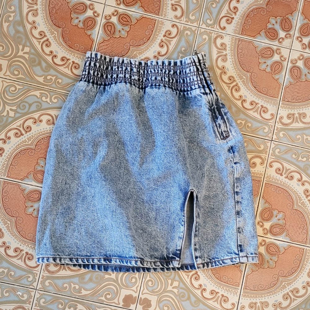MOVING SALE !! URBAN OUTFITTERS BDG denim mini skirt ! 😍